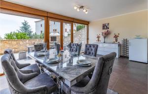 Gorgeous Apartment In Liznjan With Wifi