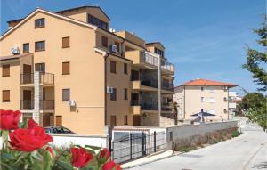 Gorgeous Apartment In Liznjan With Wifi