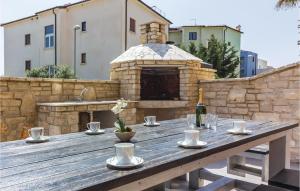 Gorgeous Apartment In Liznjan With Wifi