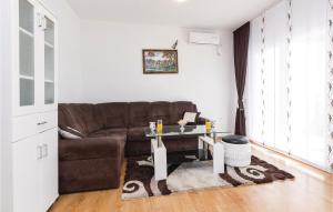 Nice Home In Sv,petar Na Moru With 2 Bedrooms And Wifi