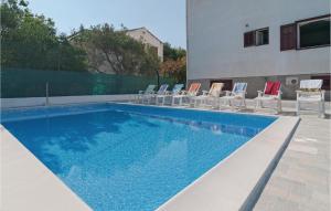 Three-Bedroom Apartment In Supetar