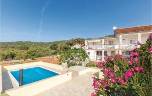 Stunning Apartment In Vinisce With 2 Bedrooms, Wifi And Outdoor Swimming Pool