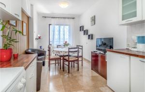 Gorgeous Apartment In Novi Vinodolski