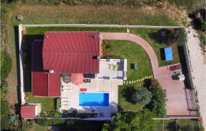 Nice home in Medulin with Sauna WiFi and Outdoor swimming pool