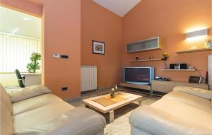 Gorgeous Home In Pula With Wifi 