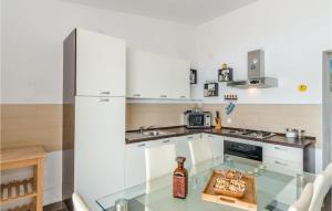 Nice Apartment In Miskovici With Kitchen