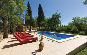 Amazing Home In Manjadvorci With 3 Bedrooms, Wifi And Outdoor Swimming Pool