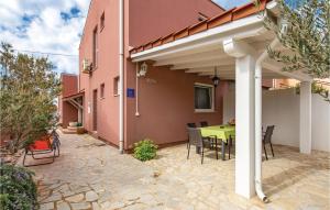 Awesome Home In Rab With 3 Bedrooms And Wifi