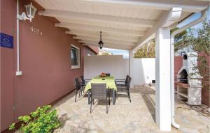 Awesome Home In Rab With 3 Bedrooms And Wifi