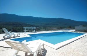 7 Bedroom Pet Friendly Home In Crni Kal