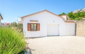 Cozy Apartment In Jurandvor With Wifi