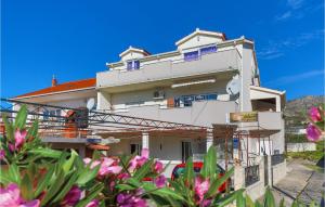 3 Bedroom Gorgeous Apartment In Trogir