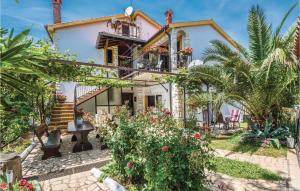 3 Bedroom Awesome Apartment In Medulin
