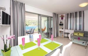 Awesome Apartment In Grebastica With 2 Bedrooms And Wifi