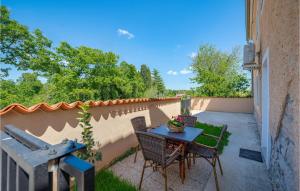 One-Bedroom Apartment In Divsici