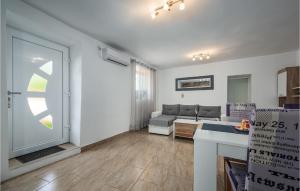 One-Bedroom Apartment In Divsici
