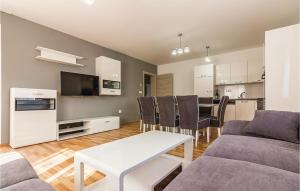 Three-Bedroom Apartment In Medulin