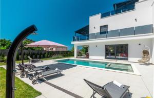 Nice home in Porec with 6 Bedrooms WiFi and Outdoor swimming pool
