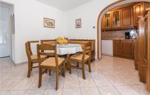 Nice Apartment In Brodarica With Kitchen