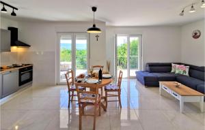 2 Bedroom Stunning Home In Risika 