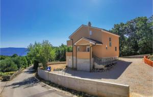 2 Bedroom Stunning Home In Risika 