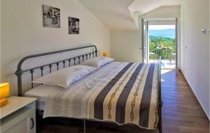 2 Bedroom Stunning Home In Risika