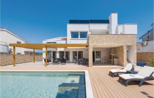 Amazing Home In Pirovac With Jacuzzi