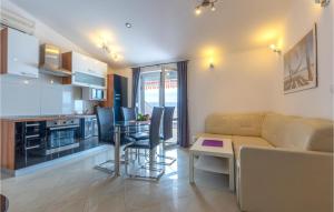 1 Bedroom Gorgeous Apartment In Jesenice 