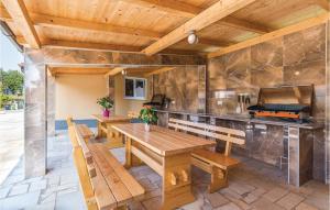 Three-Bedroom Apartment In Medulin