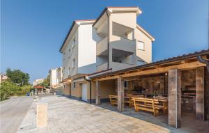 Three-Bedroom Apartment In Medulin