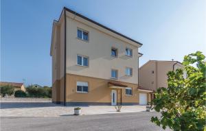 Three-Bedroom Apartment In Medulin
