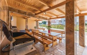 Three-Bedroom Apartment In Medulin