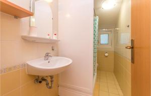 Lovely Apartment In Sveti Filip I Jakov