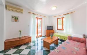 Gorgeous Apartment In Rabac With Kitchen 