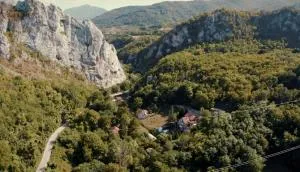 Dom sa pogledom Jela - Ćelije