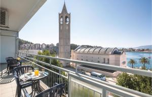 Two-Bedroom Apartment In Ploce