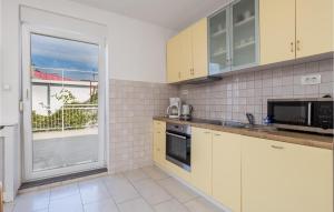 Beautiful Apartment In Sv,juraj With 3 Bedrooms, Wifi And Outdoor Swimming Pool