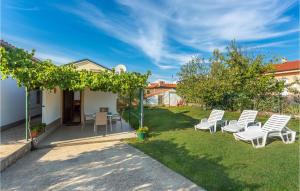 1 Bedroom Beautiful Apartment In Linardici 