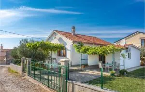 Beautiful Apartment In Linardici - 利纳迪奇