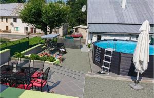 Awesome Home In Zlobin With 4 Bedrooms, Wifi And Heated Swimming Pool