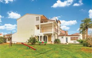 Lovely Apartment In Fazana With House Sea View 