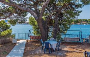 1 Bedroom Cozy Home In Sibenik-Brodarica