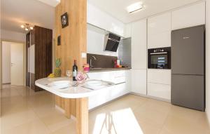 3 Bedroom Nice Apartment In Medulin 