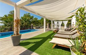 Stunning Apartment In Vir With Kitchen