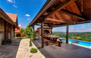 Gorgeous Home In Martinkovec With Sauna 