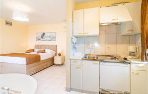 Awesome Apartment In Okrug Donji