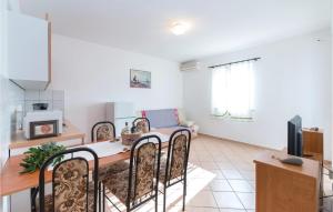 Pet Friendly Apartment In Vidalici With Kitchen 