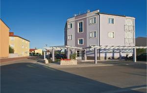 Awesome Apartment In Vodnjan With House Sea View 
