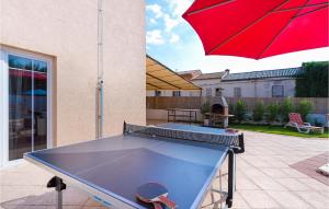 8 Bedroom Gorgeous Home In Cere