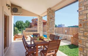 2 Bedroom Cozy Home In Liznjan